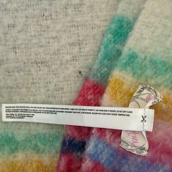 FREE PEOPLE "Skye Stripe" Boho Style Fringe Throw Blanket Wrap Shawl EUC - Picture 9 of 9